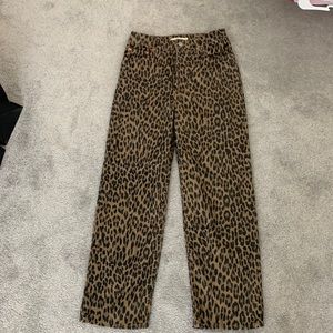 Levi’s size 28 Straight Ribcage Leopard Corduroy pant
